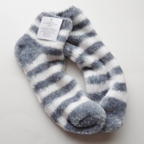 Bundle of 5 Cozy Socks Steve Madden and More NWT - Picture 8 of 8